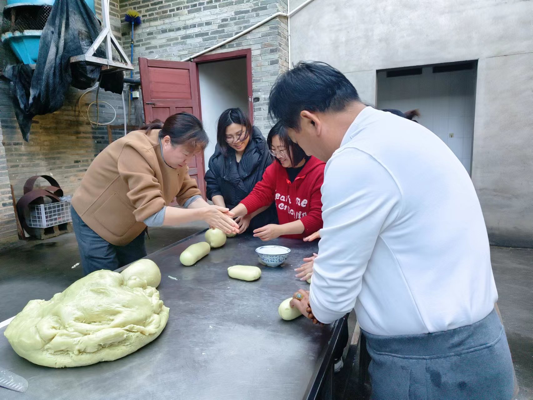 易順建工集團:體驗黃粿制作,傳承傳統文化