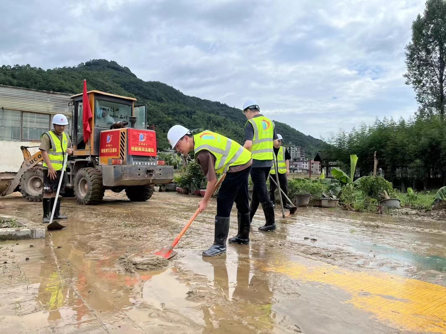 【恢復(fù)生產(chǎn)生活】易順建工:愛(ài)心企業(yè)顯擔(dān)當(dāng) 助力災(zāi)后恢復(fù)工作